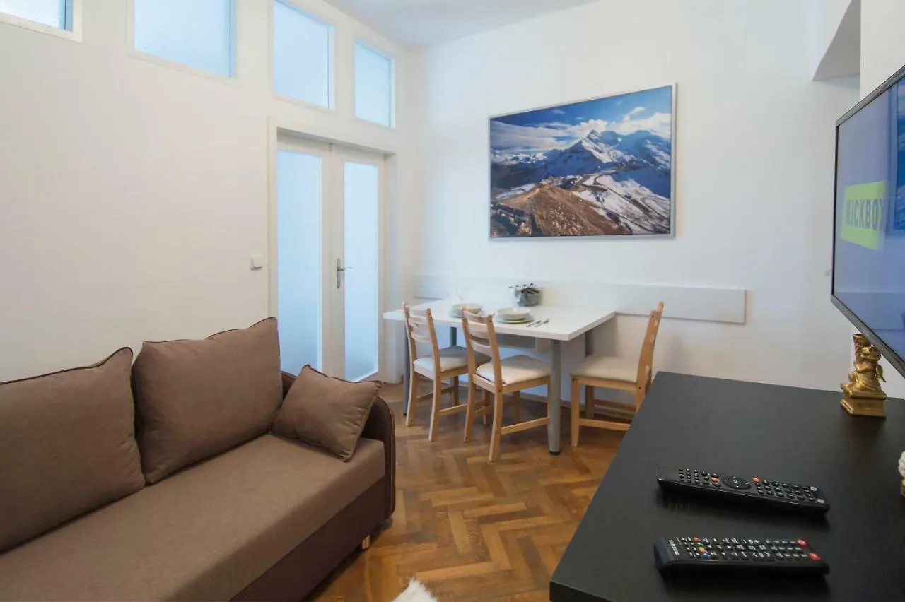 Modern Apartment Navrátilova II Praga